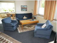 Appartement 5: Wohnzimmer mit Sitzgruppe