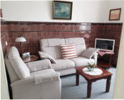 Appartement 4: Wohnzimmer mit Sitzgruppe